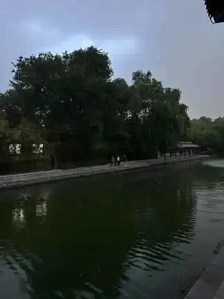图片[2]-明湖悠然亭扶栏待雨-诗榜