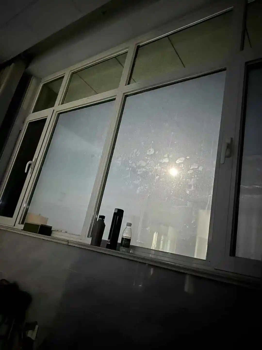夜半照顾骨折老娘解手完毕见窗外一轮明月有感-诗榜